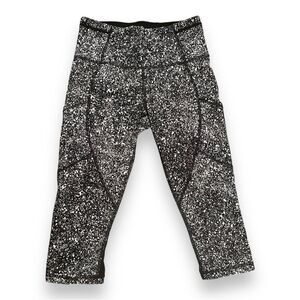 Lululemon Outrun 17" Crop in Splatter White Black Size 4 Full-On Luxtreme
